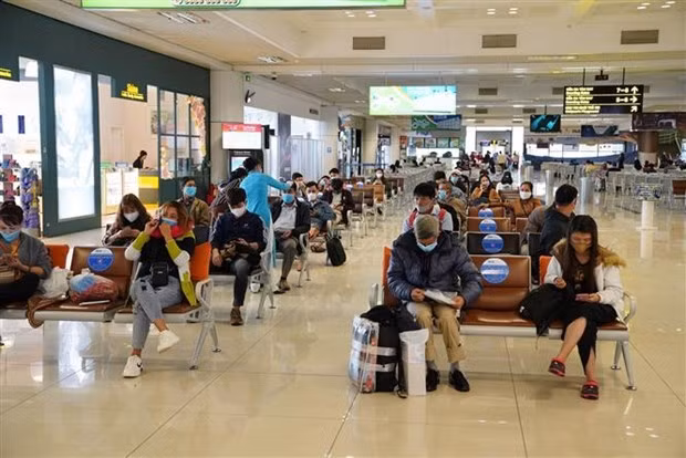 At Noi Bai international airport (Photo: VNA)