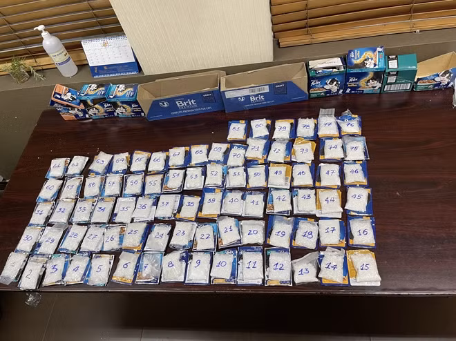 The bags are sealed carefully so they look 100% brand new.