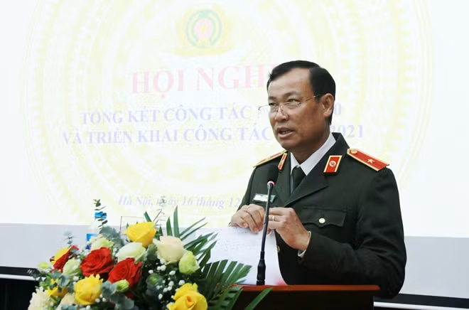 Major General Le Tan Toi, Deputy Minister of Public Security, speaking at the event.