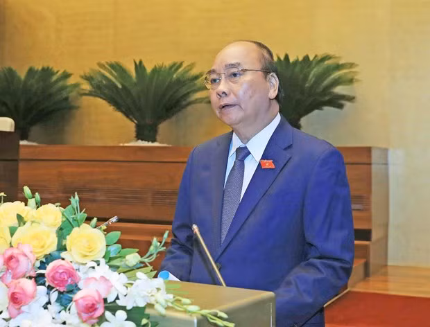 Prime Minister Nguyen Xuan Phuc delivers a report at the opening sitting of the NA's ninth session on May 20 (Photo: VNA)