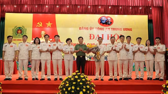 DPF tasked to ensure good planning, financial service for Public Security Forces ảnh 2