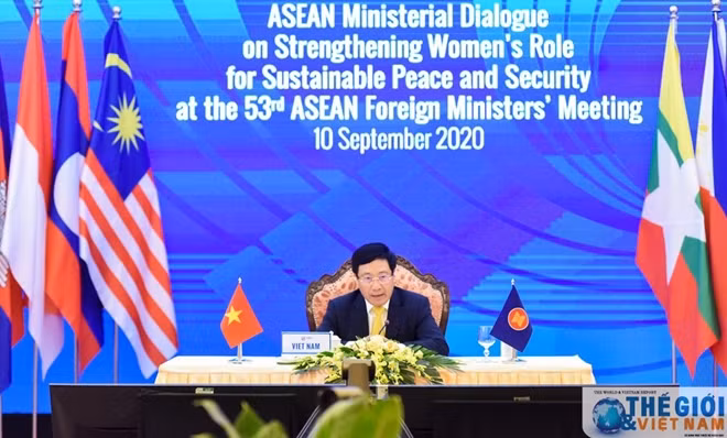 Deputy Prime Minister and Foreign Minister Pham Binh Minh chairing the meeting. Photo: TG&VN