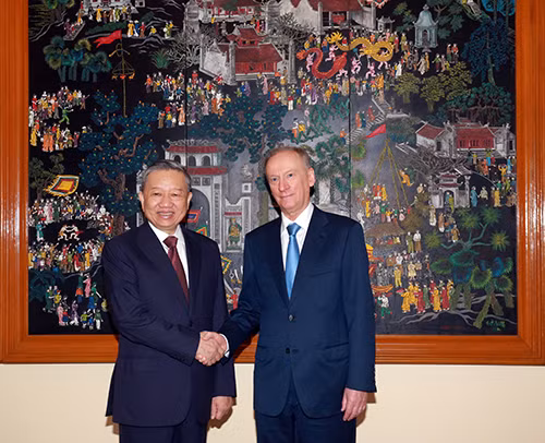 Minister To Lam and Mr. Patrushev Nikolai Platonovich in a joint photo.
