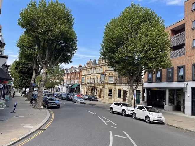 In May 1913, Nguyen Tat Thanh left France’s La Havre port to come to the UK - the center of imperialism. He then took work in the kitchen at the Drayton Court Hotel on The Avenue in West Ealing.
