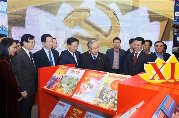 Delegates visit corner showcasing publications (Photo: VNA)