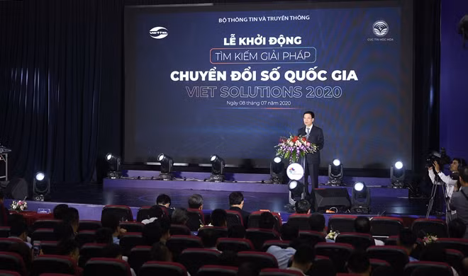 Minister of Information and Communications Nguyen Manh Hung speaking at the event.
