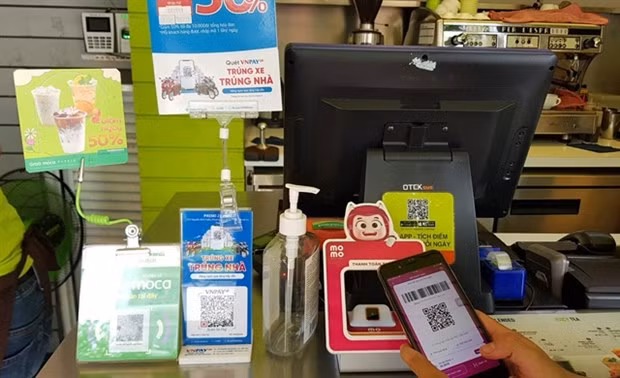 The pilot implementation of cryptocurrency is being studied, which is expected to push up cashless payment and the formation of a digital Government. (Photo: thanhnien.vn)