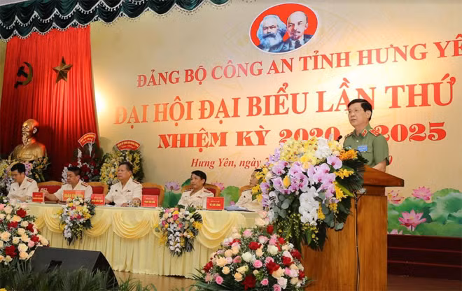 Lieutenant General Nguyen Van Son, Deputy Minister of Public Security delivers a keynote speech.