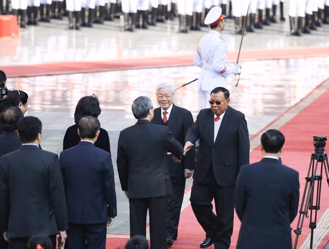 During the visit, in addition to official meetings and talks with leaders of the Party and State of Vietnam, Lao Party General Secretary and President Bounnhang Vorachith will attend a ceremony in Hanoi to close the Viet Nam-Laos Solidarity and Friendship Year 2017.