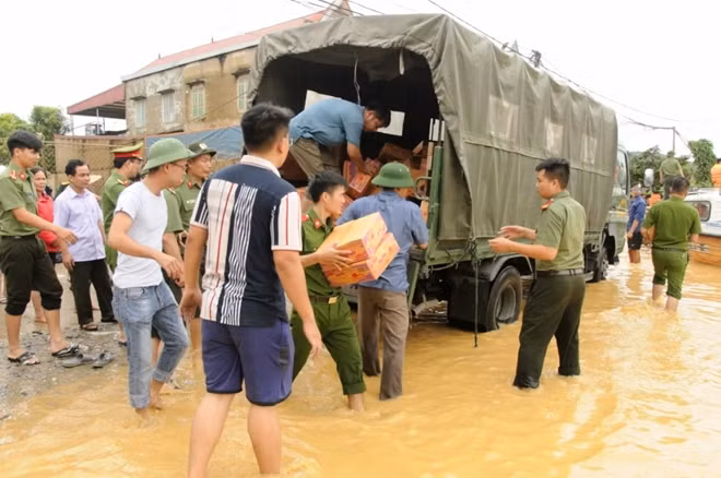 Rainstorms are forecast to continue throughout the day, with northern mountainous provinces of Son La, Lai Chau, Hoa Binh receiving the brunt of the downpours.