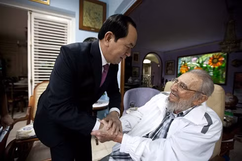 President Tran Dai Quang meeting with Cuban leader Fidel Castro President Tran Dai Quang meeting with Cuban leader Fidel Castro
