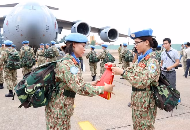 Following the signing of a Memorandum of Understanding on Vietnam’s deployment of a field hospital to South Sudan in New York on September 26, UN Under-Secretary-General for Field Support Atul Khare expressed his belief that Vietnam would deploy a high-quality hospital that could contribute positively to the UN’s peacekeeping activities.