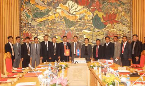 The two sides at the meeting. The two sides at the meeting.