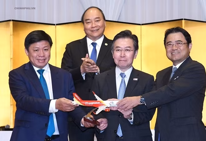PM Nguyen Xuan Phuc witnesses the opening of three new direct air routes connecting Vietnam and Japan. Photo: VGP