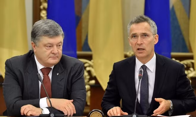 Ukrainian President Petro Poroshenko and NATO Secretary General Jens Stoltenberg attend a meeting in Kiev, Ukraine, July 10, 2017. Mykola Lazarenko/Ukrainian Presidential Press Service/Handout via REUTERS