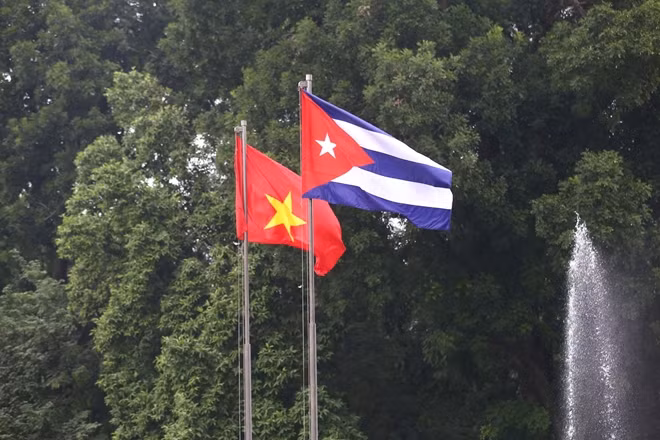 President of the Council of State and Council of Ministers of Cuba Miguel Mario Diaz Canel Bermudez and his wife start their official friendly visit to Vietnam from November 8-10 at the invitation of the State President and the Prime Minister of Vietnam. President of the Council of State and Council of Ministers of Cuba Miguel Mario Diaz Canel Bermudez and his wife start their official friendly visit to Vietnam from November 8-10 at the invitation of the State President and the Prime Minister of Vietnam.