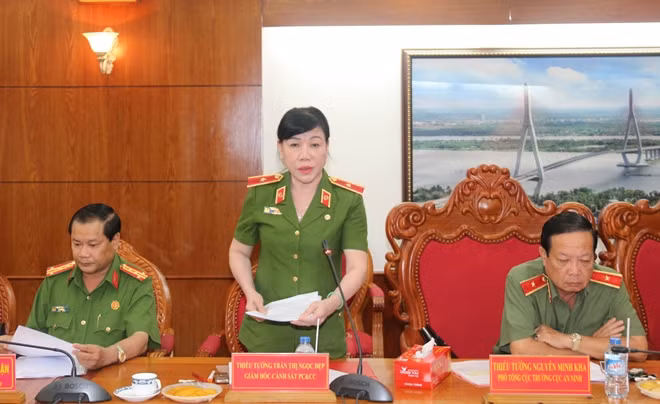 Major General Tran Thi Ngoc Diep speaks at the working session. Major General Tran Thi Ngoc Diep speaks at the working session.