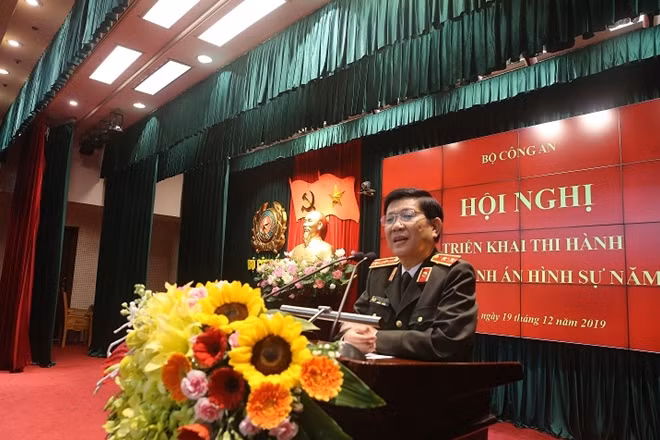 Deputy Minister Nguyen Van Son speaks at the event.