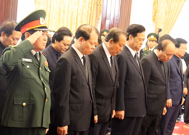 Prime Minister Nguyen Xuan Phuc, who led the Government delegation, wrote in the book of condolences that comrade Khai was an excellent leader of the country. As head of the Vietnamese Government from 1997 to 2006, he led the country in an important period of reform and integration, stated the PM.
