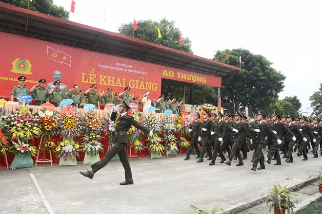 Student of the People's Security College I.