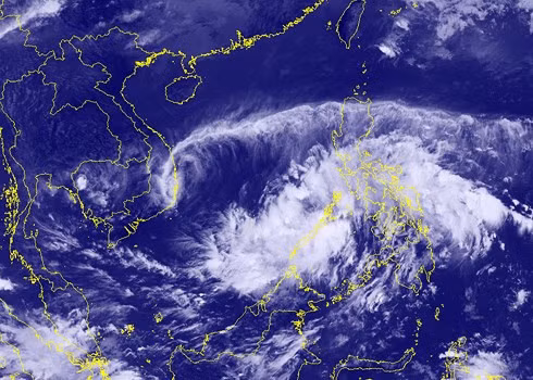 The National Centre for Hydro-Meteorological Forecasting announced on November 17 that a tropical depression is moving towards the East Sea and is likely to strengthen into a tropical storm.