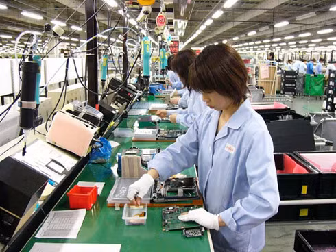 Country’s national strategy over the long-term should be to bolster it competitive advantage by creating a highly localized electronics manufacturing segment. (Photo: Internet)