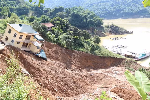 A house teetering on bring following a landslide in the northern city of Hoa Binh after Typhoon Son Tinh hit Vietnam in July 2018.
