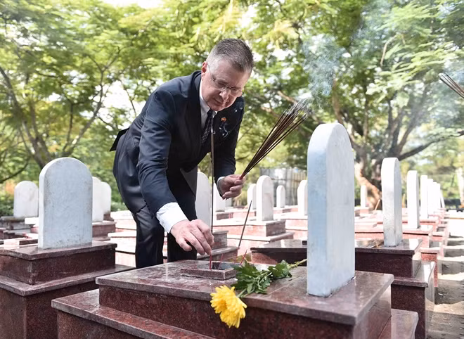 Ambassador Kritenbrink and Quang Tri officials pay a visit and offer incense at the Truong Son National Cemetery.