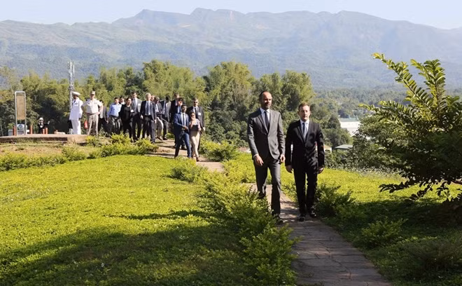 French Prime Minister visits Dien Bien Phu ảnh 5