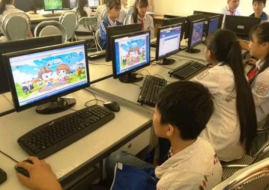 Students participating in a “Chinh Phuc Vu Mon” competition.