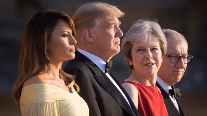 Trump says May's Brexit plan kills hope of a U.S. trade deal ảnh 1