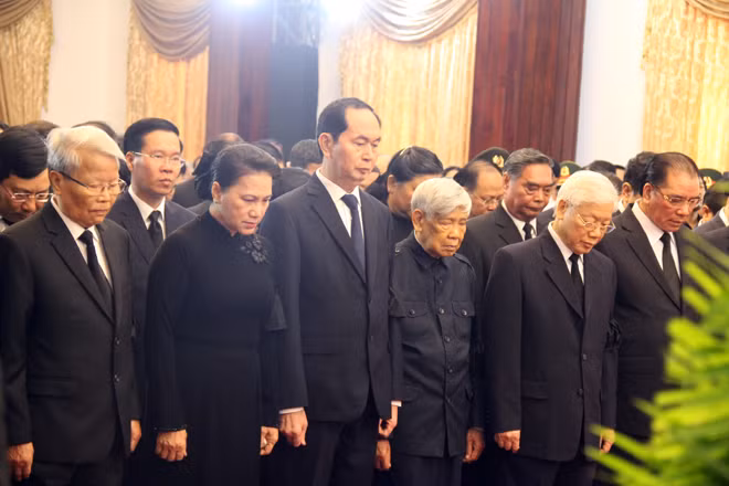 Party and State leaders pay their last respect to the former Prime Minister.