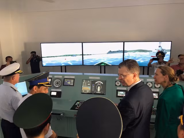 The delegation views a demonstration of the navigation simulator.
