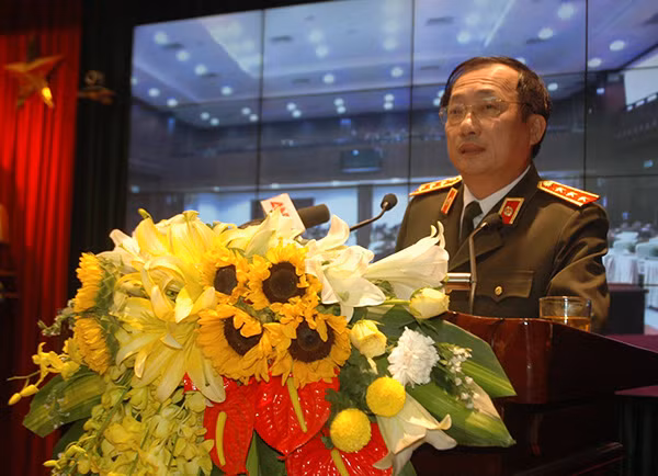 Senior Lieutenant General Nguyen Van Thanh speaking at the confence.