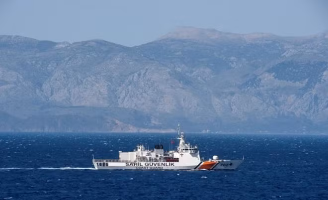 A Turkish coast guard ship patrols in the Aegean Sea, off the Turkish coast, April 20, 2016. REUTERS/John MacDougall