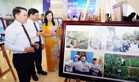 Photos at the exhibition. Photos at the exhibition.
