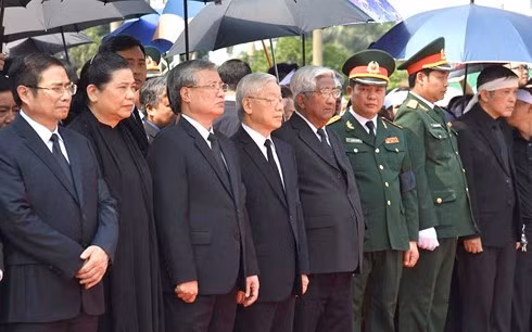 Party and State leaders at the burial ceremony.