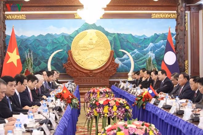 After the welcome ceremony, Party leader Trong and President Vorachith held talks and witnessed signing of 7 cooperation deals.
