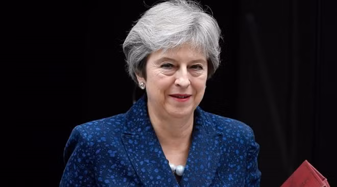 PM May tries to sell Brexit deal to ministers ảnh 1