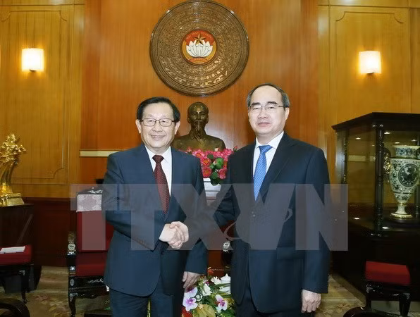 President of the VFF Central Committee Nguyen Thien Nhan (R) and CPPCC Vice Chairman Wan Gang (Source: VNA) President of the VFF Central Committee Nguyen Thien Nhan (R) and CPPCC Vice Chairman Wan Gang (Source: VNA)
