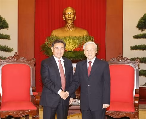 Party General Secretary Nguyen Phu Trong and President of the Lao Front Saysomphone Phomvihane. Party General Secretary Nguyen Phu Trong and President of the Lao Front Saysomphone Phomvihane.
