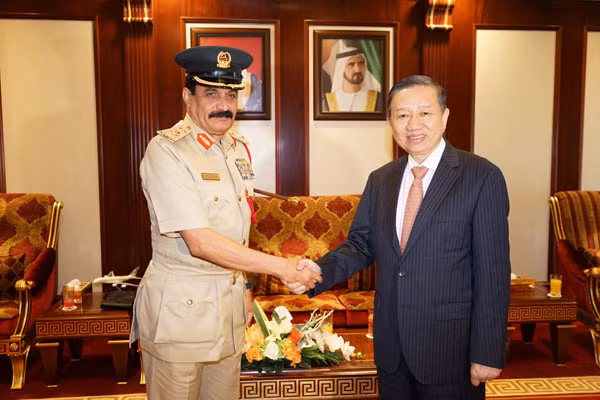 Minister To Lam and Mr. Khamis Mattar Al Mazaena at the meeting.