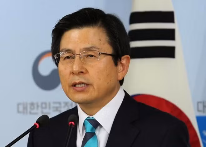 South Korean acting President and Prime Minister Hwang Kyo-ahn speaks during the New Year's press conference at the government complex in Seoul, South Korea, Monday, Jan. 23, 2017. REUTERS/Ahn Young-joon/Pool