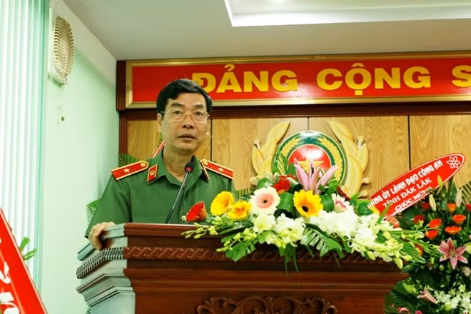 Major General Pham Van Mien speaking at the ceremony.