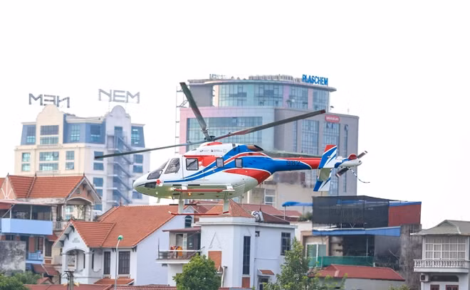 The Ansat is of a classic construction. It takes a pilot and 10 passengers (one of them sits next to the pilot). The fuselage has a pair of doors in pilot's cab, and a pair of upwards and downwards opening side doors in transport compartment.