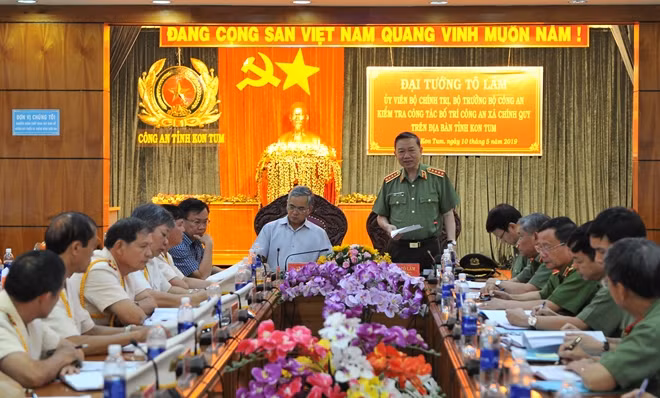 Minister To Lam speaking at the meeting.