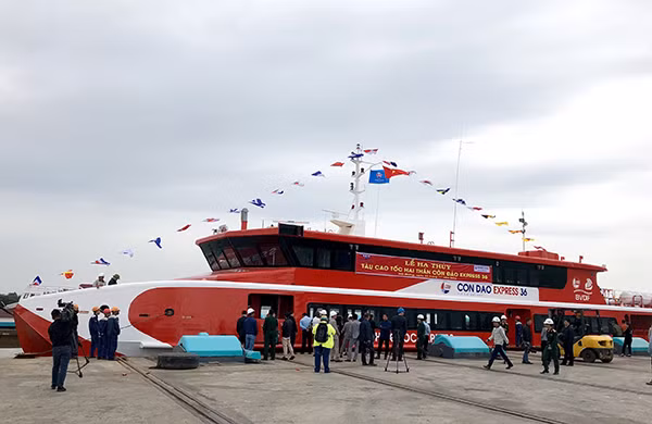 Vietnam's largest twin-body speedboat launched in Hai Phong ảnh 1 Vietnam's largest twin-body speedboat launched in Hai Phong ảnh 1