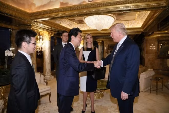 Japan's Prime Minister Shinzo Abe meets with U.S. President-elect Donald Trump (R) at Trump Tower in Manhattan, New York, U.S., November 17, 2016. (Photo: Reuters)