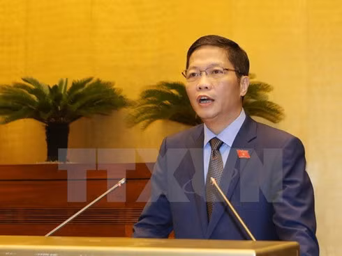 NMinister of Industry and Trade Tran Tuan Anh is among ministers giving explanations on November 3 (Photo: VNA)