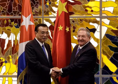 Li Keqiang Chinese Prime Minister and Raul Castro,President of the Cuban. (Photo: VOV5)